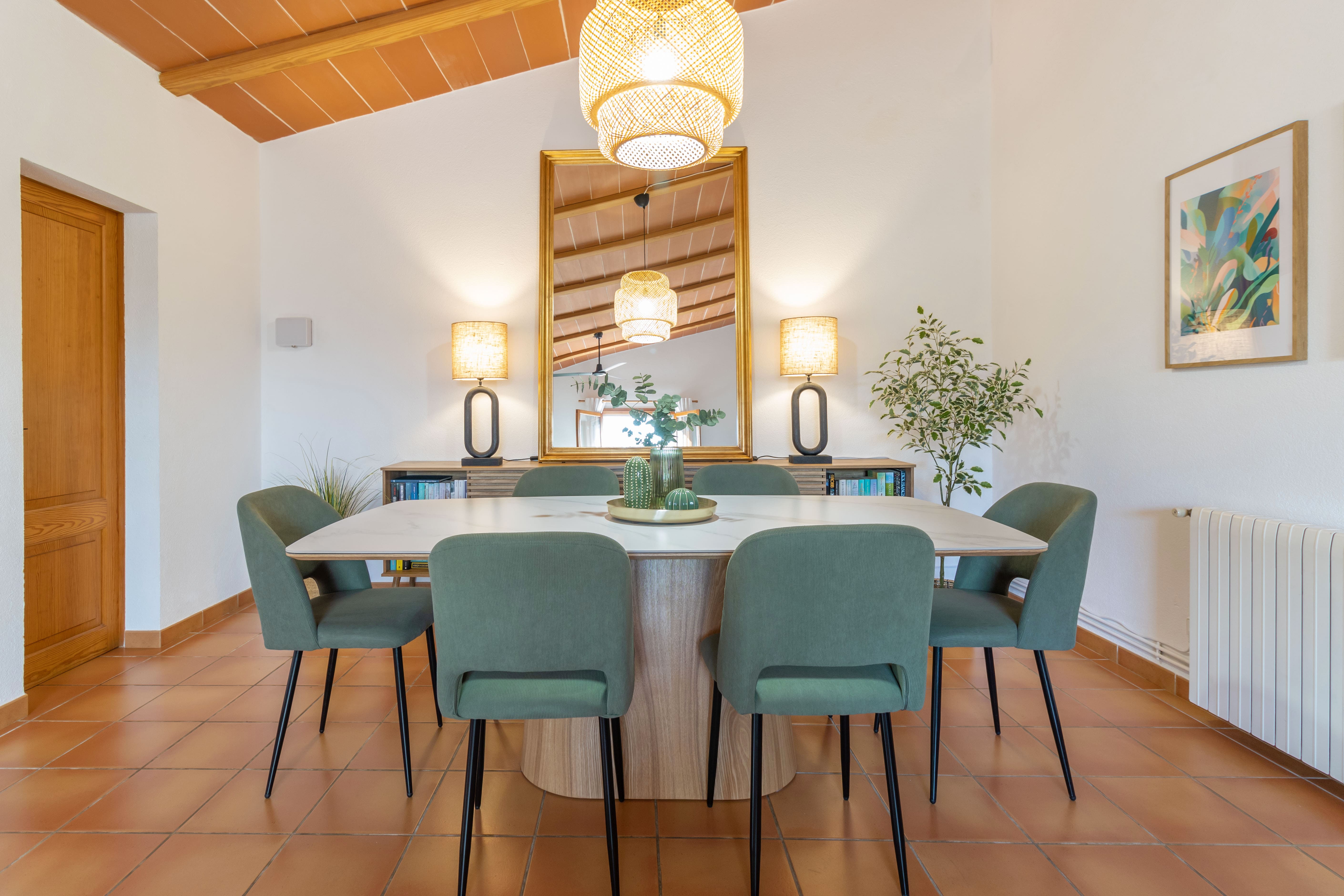 Dining corner and open layout