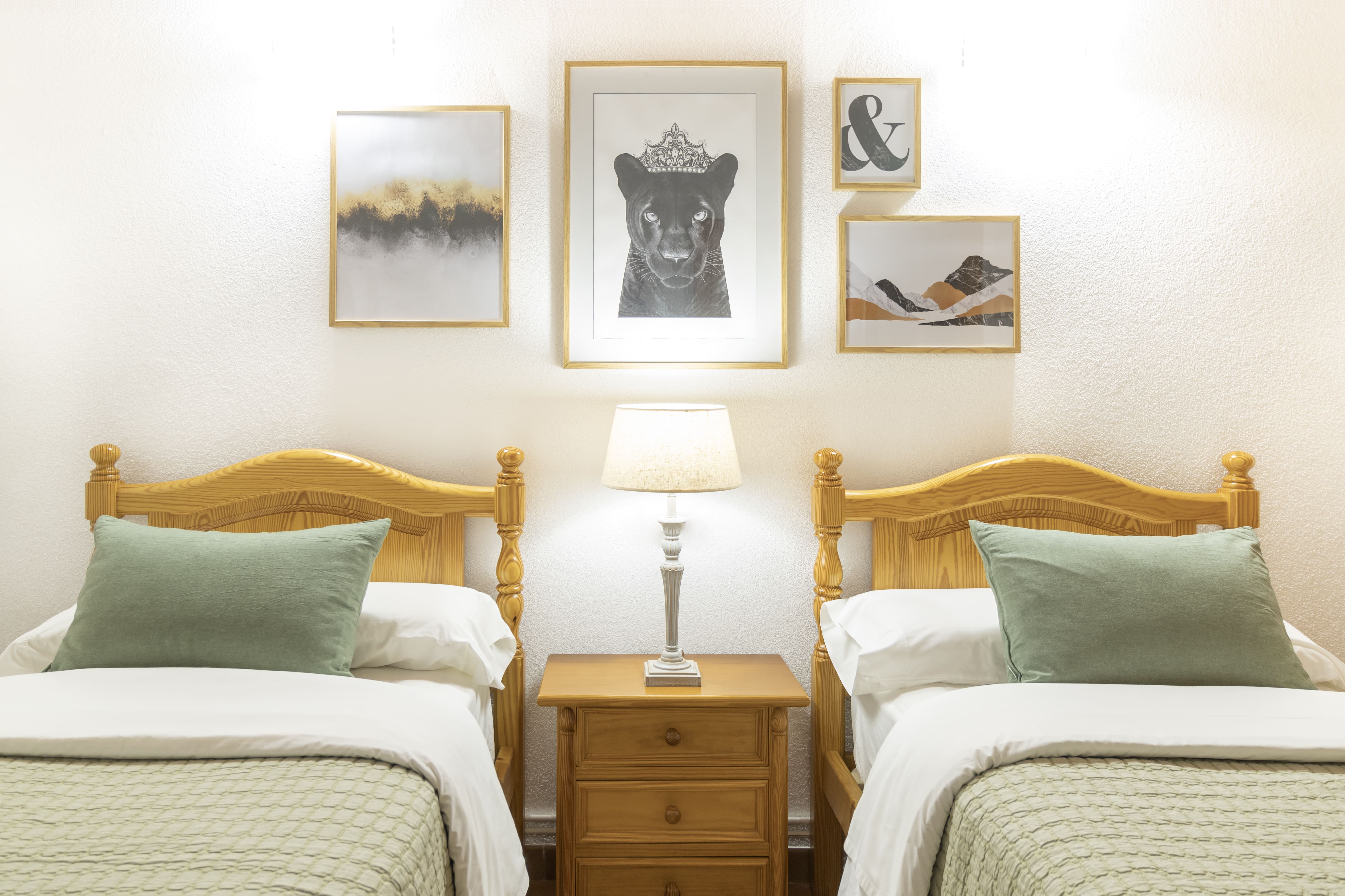 Second bedroom detail